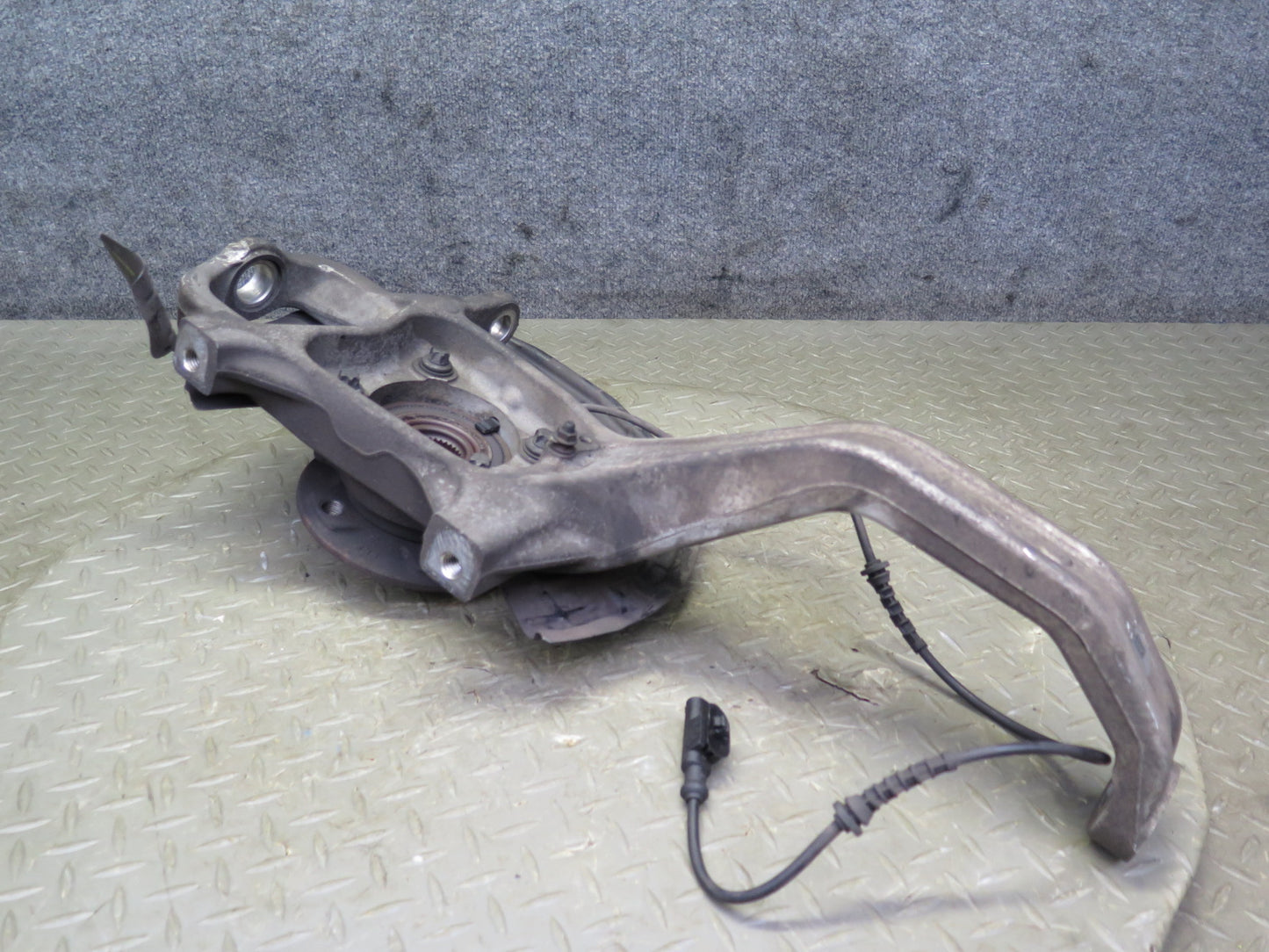 14-17 Maserati Ghibli M157 SQ4 AWD Front Left Side Spindle Knuckle Wheel Hub