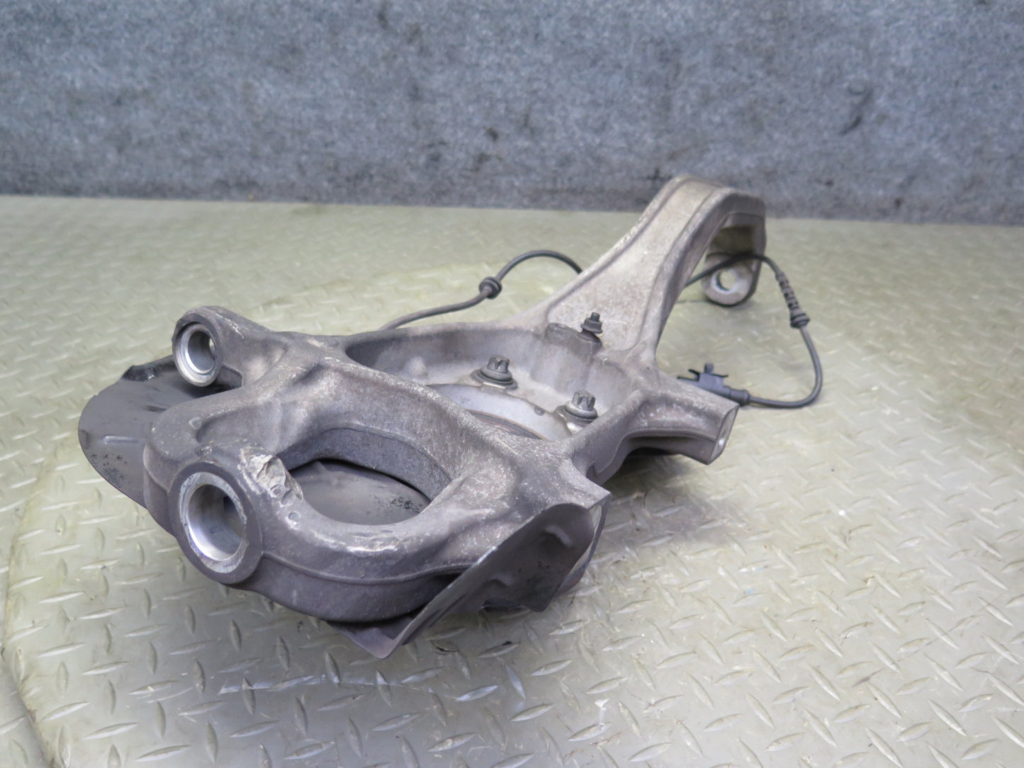 14-17 Maserati Ghibli M157 SQ4 AWD Front Left Side Spindle Knuckle Wheel Hub