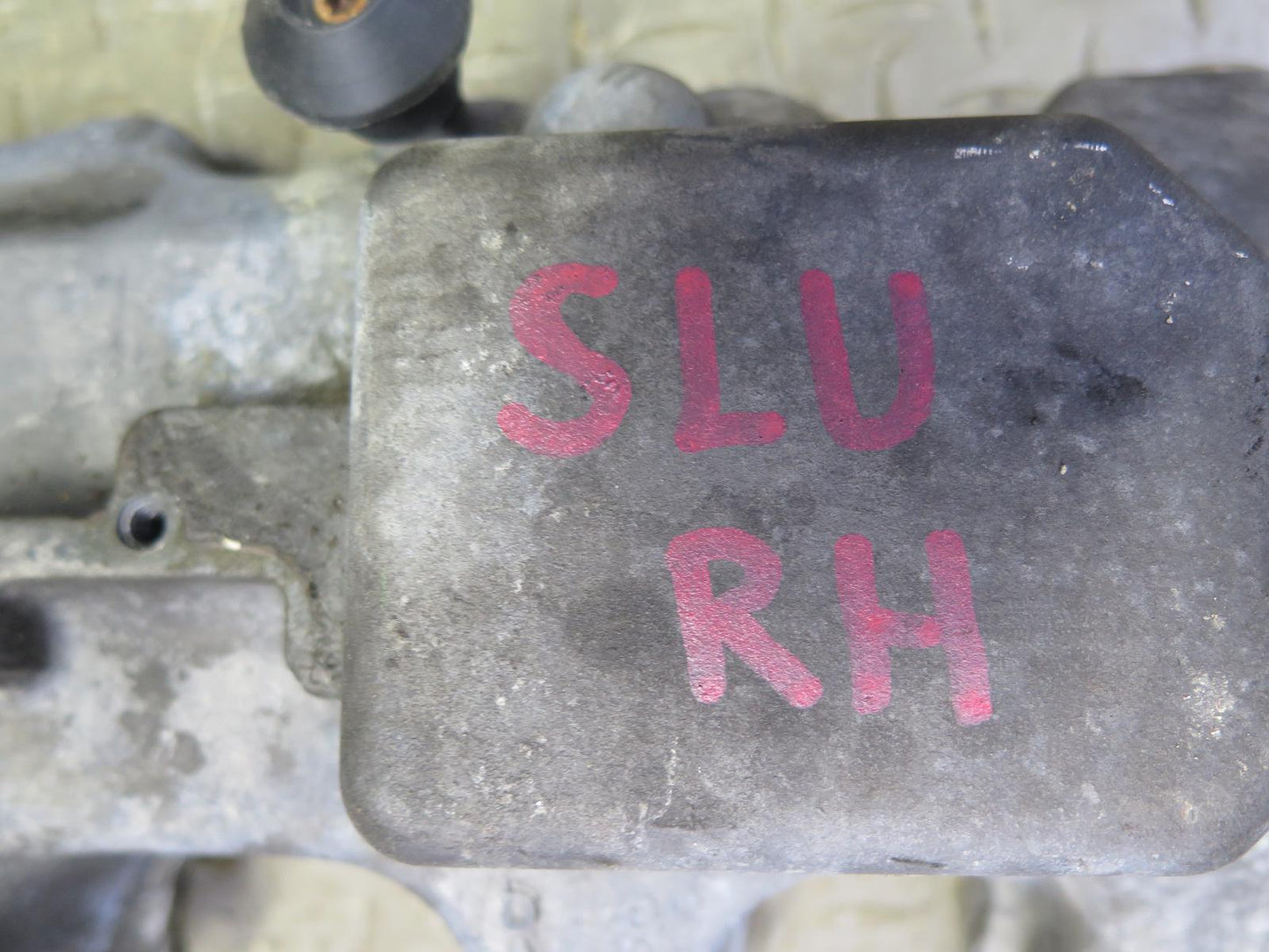 99-02 Mercedes R129 SL500 5.0 113.961 Engine Right Cylinder Head Valve Cover OEM