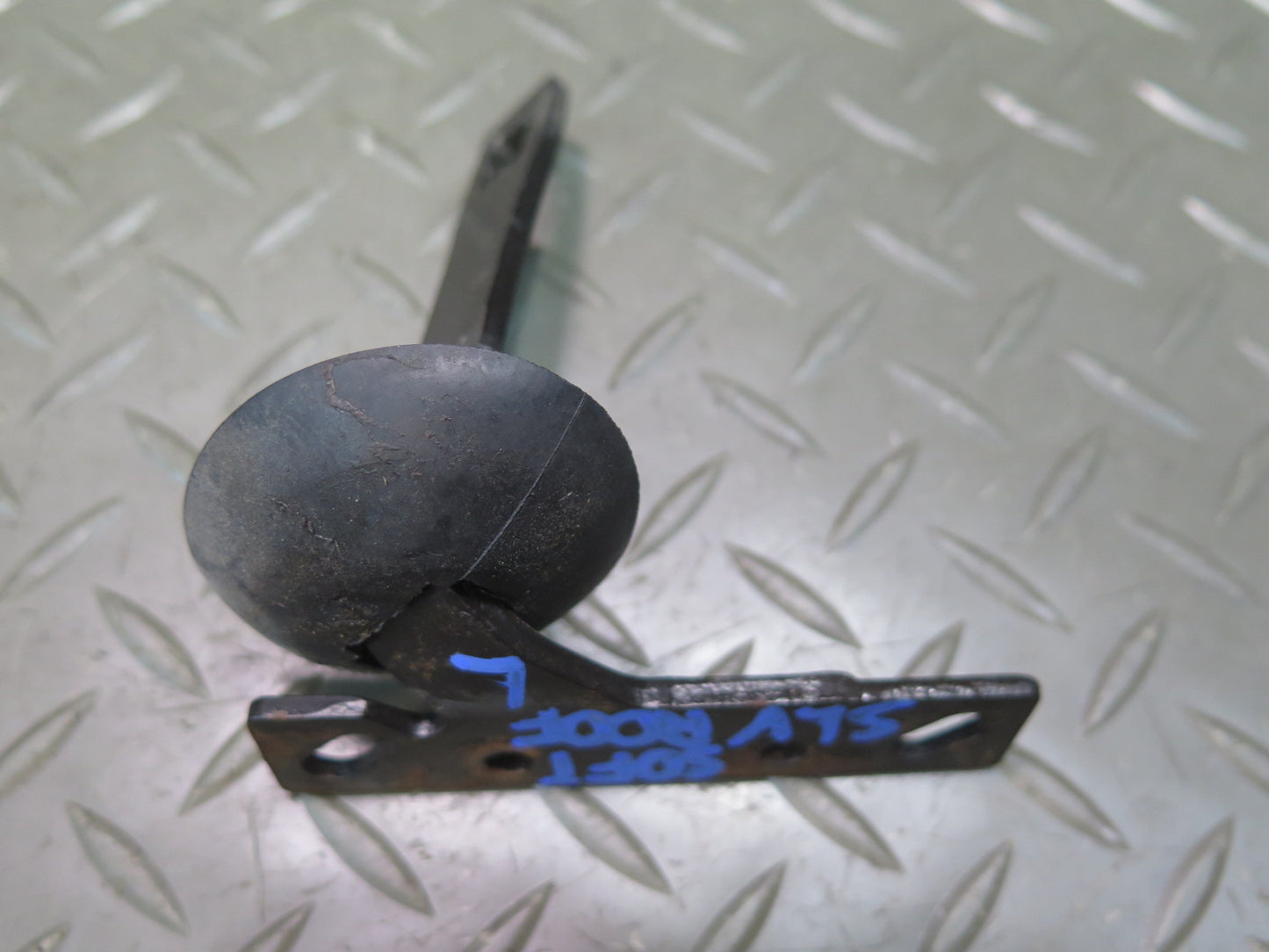 94-02 Mercedes R129 SL Convertible Set of 2 Soft TOP Roof Locking PIN Guide OEM