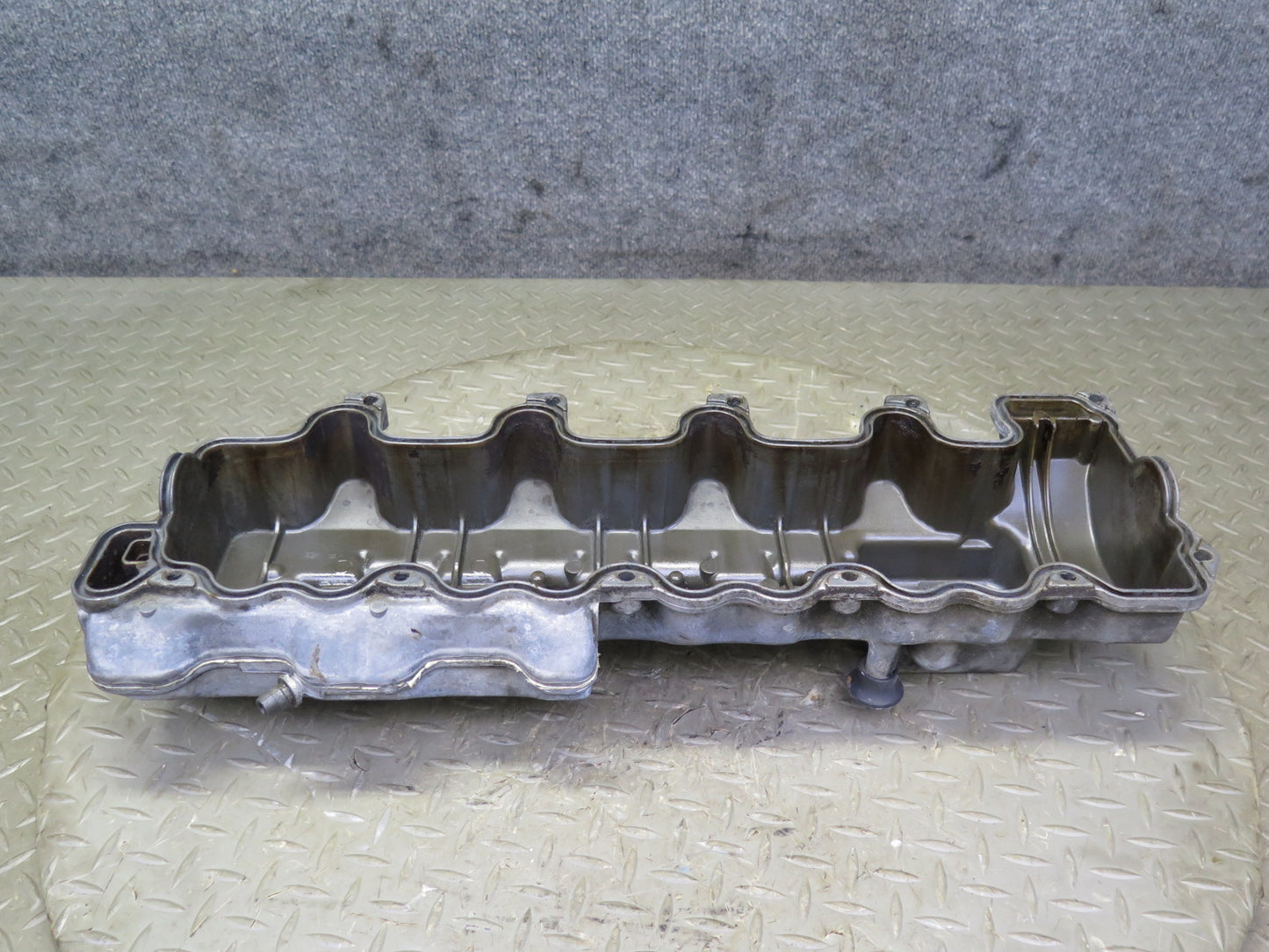 99-02 Mercedes R129 SL500 5.0 113.961 Engine Right Cylinder Head Valve Cover OEM