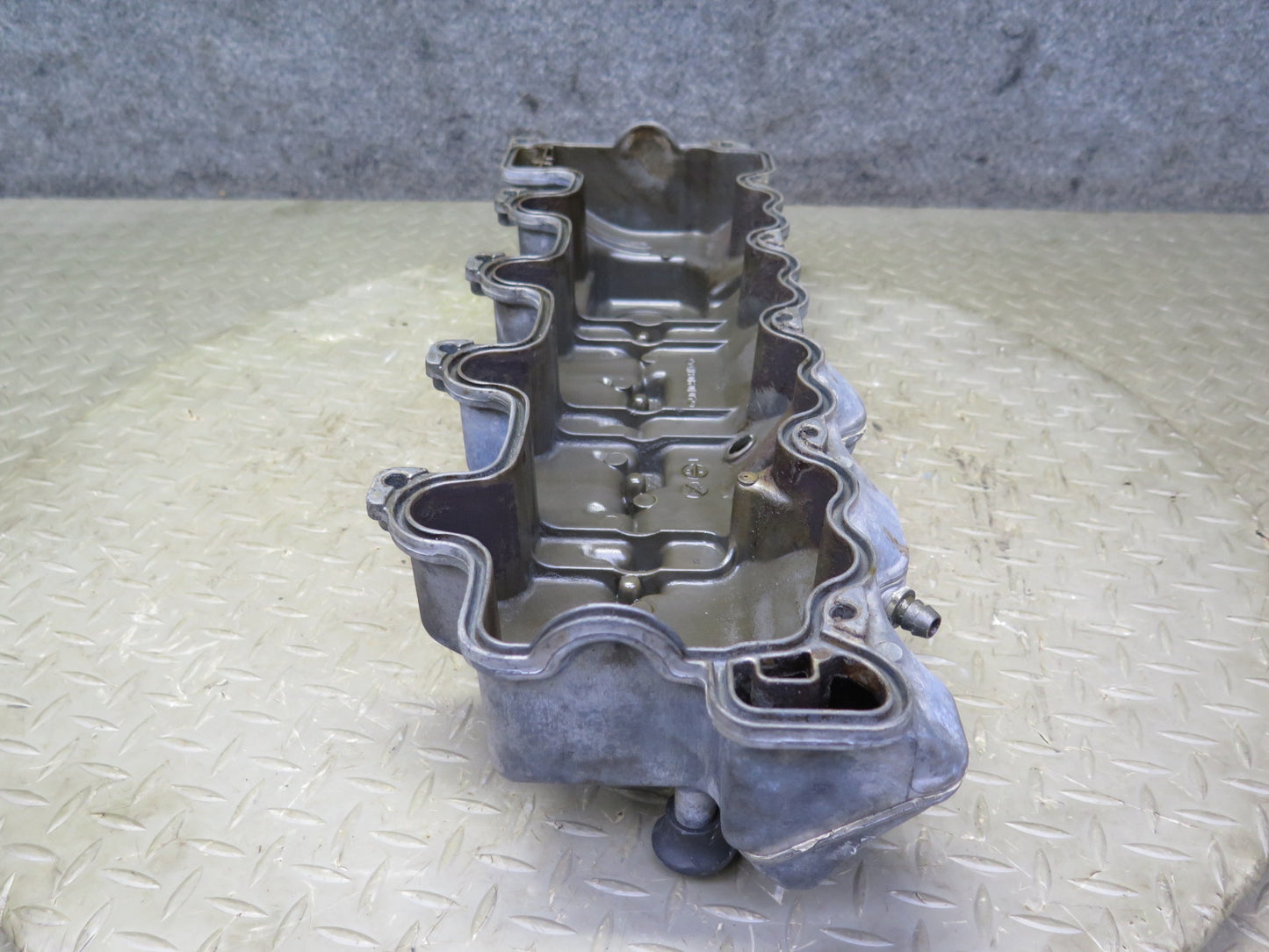 99-02 Mercedes R129 SL500 5.0 113.961 Engine Right Cylinder Head Valve Cover OEM