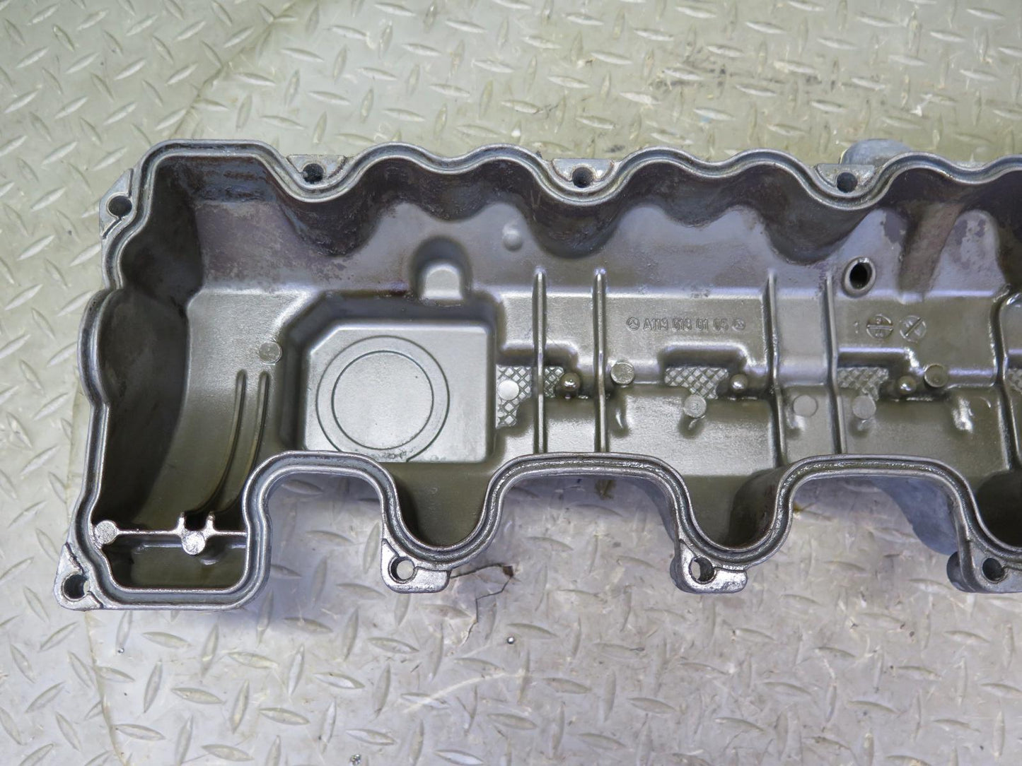 99-02 Mercedes R129 SL500 5.0 113.961 Engine Right Cylinder Head Valve Cover OEM