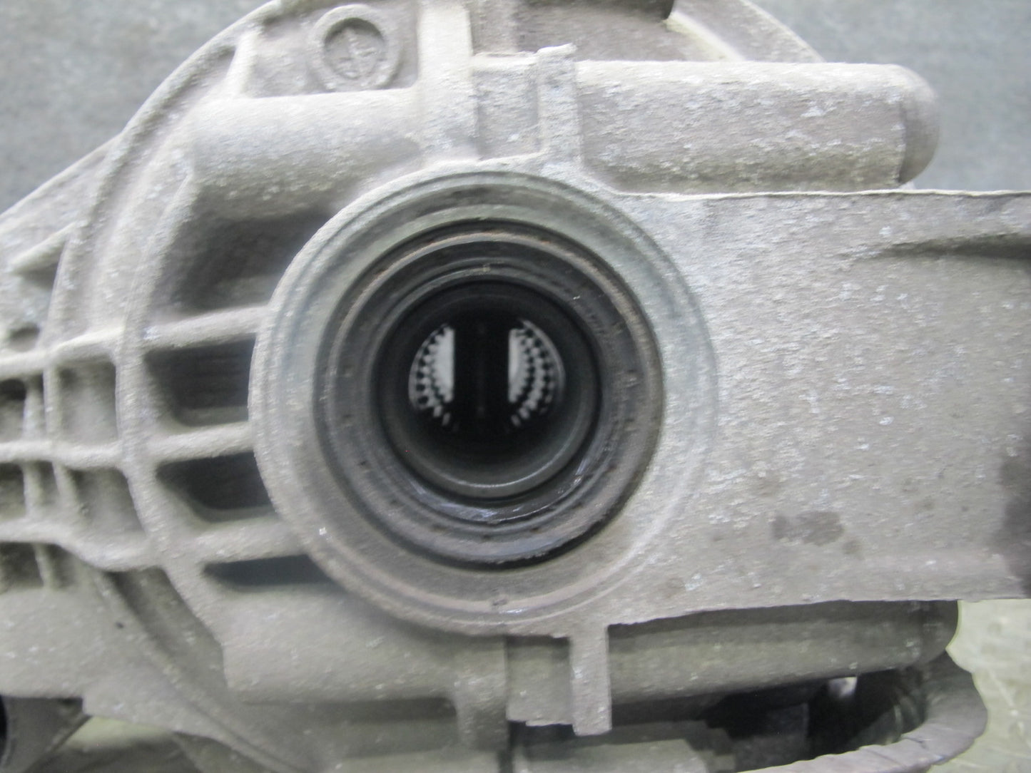 11-16 Porsche Panamera 970 3.6L RWD Rear Differential Axle Carrier 3.54 Ratio