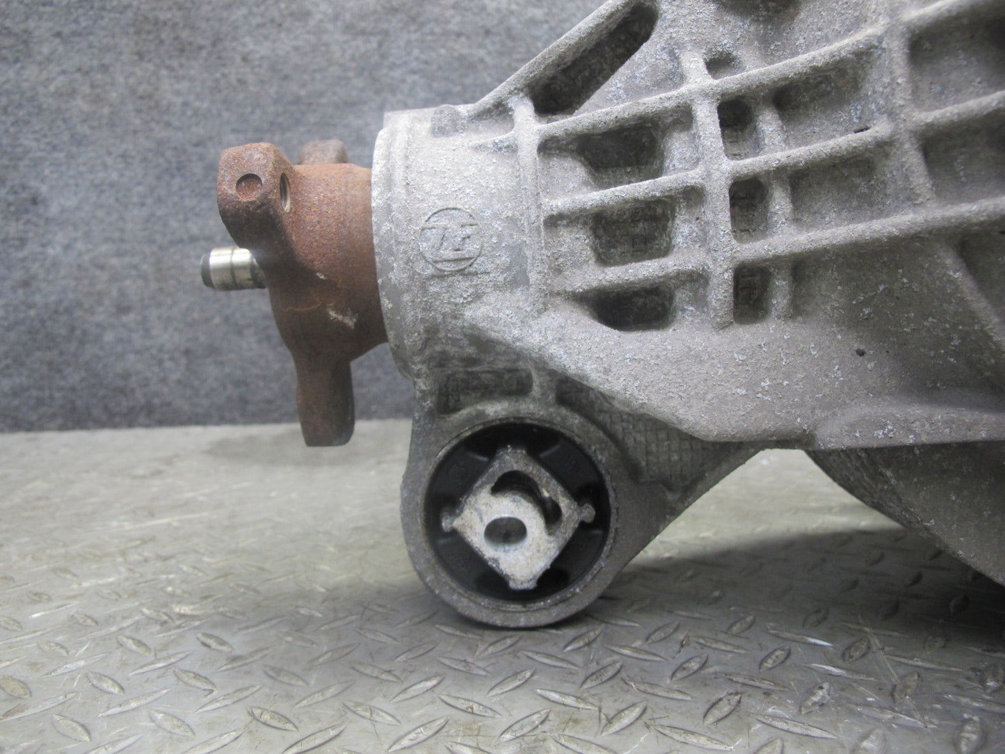 11-16 Porsche Panamera 970 3.6L RWD Rear Differential Axle Carrier 3.54 Ratio