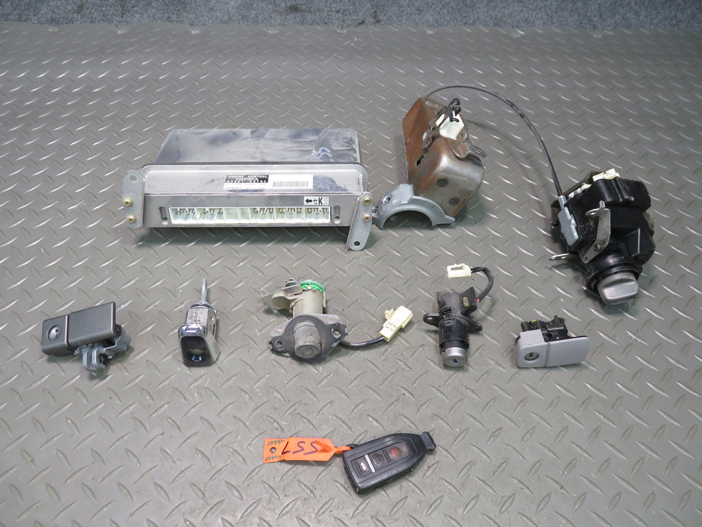 2005 Lexus UCF30L LS430 3UZFE Engine ECU ECM Ignition Trunk Door Lock KEY Set