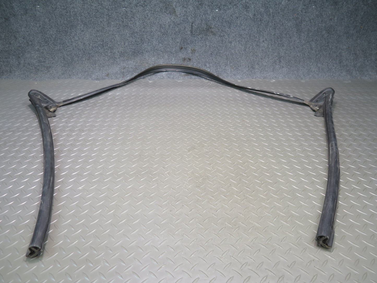 94-02 Mercedes R129 Front Windshield Weatherstrip Rubber Seal OEM