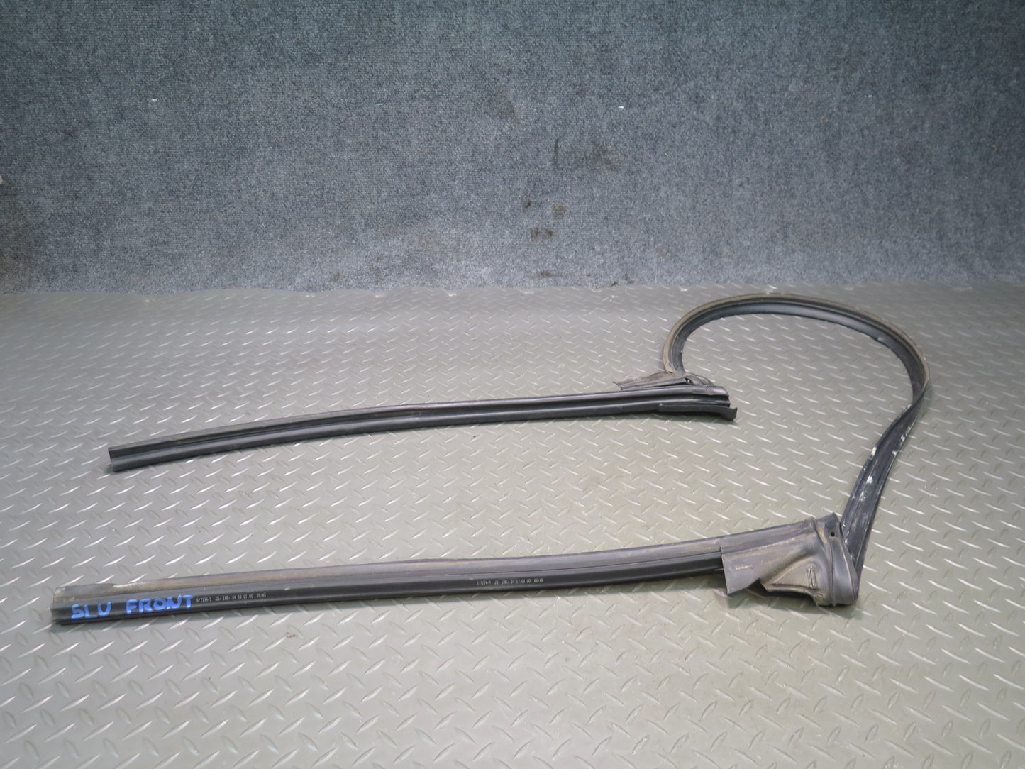 94-02 Mercedes R129 Front Windshield Weatherstrip Rubber Seal OEM