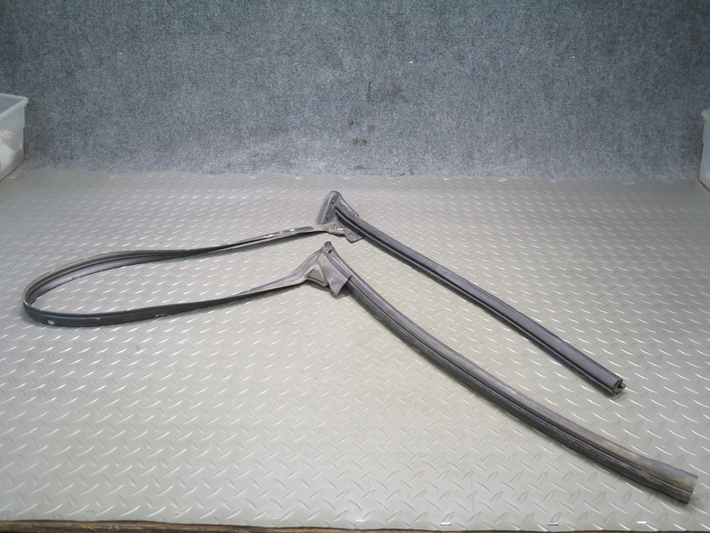 94-02 Mercedes R129 Front Windshield Weatherstrip Rubber Seal OEM