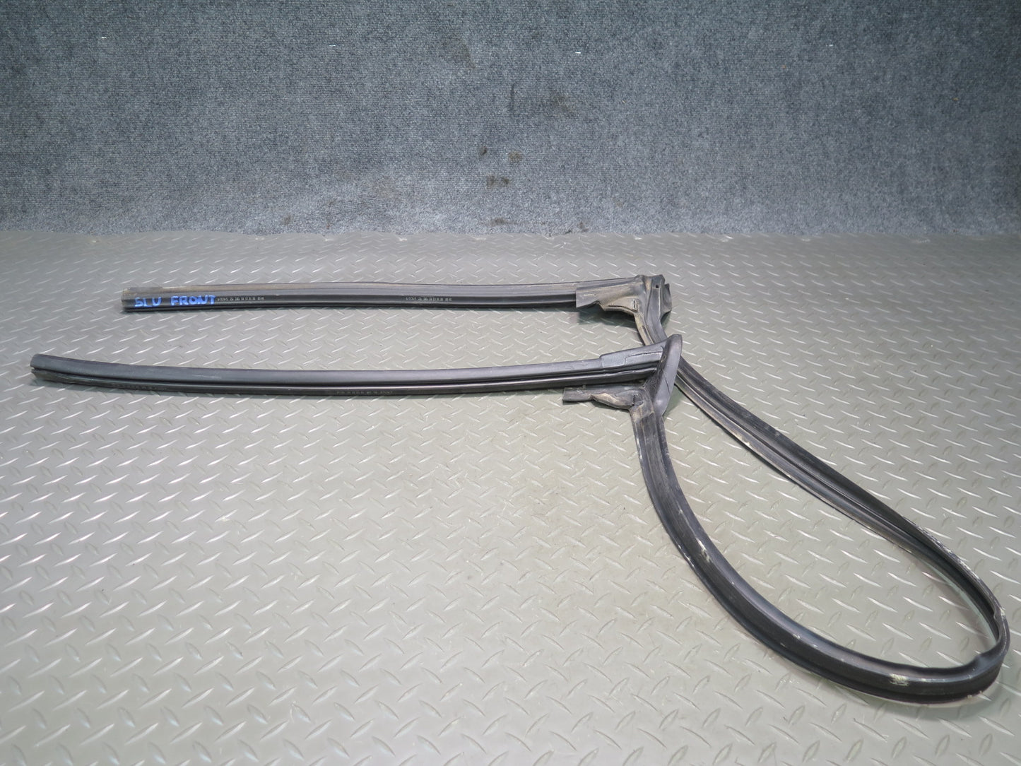 94-02 Mercedes R129 Front Windshield Weatherstrip Rubber Seal OEM
