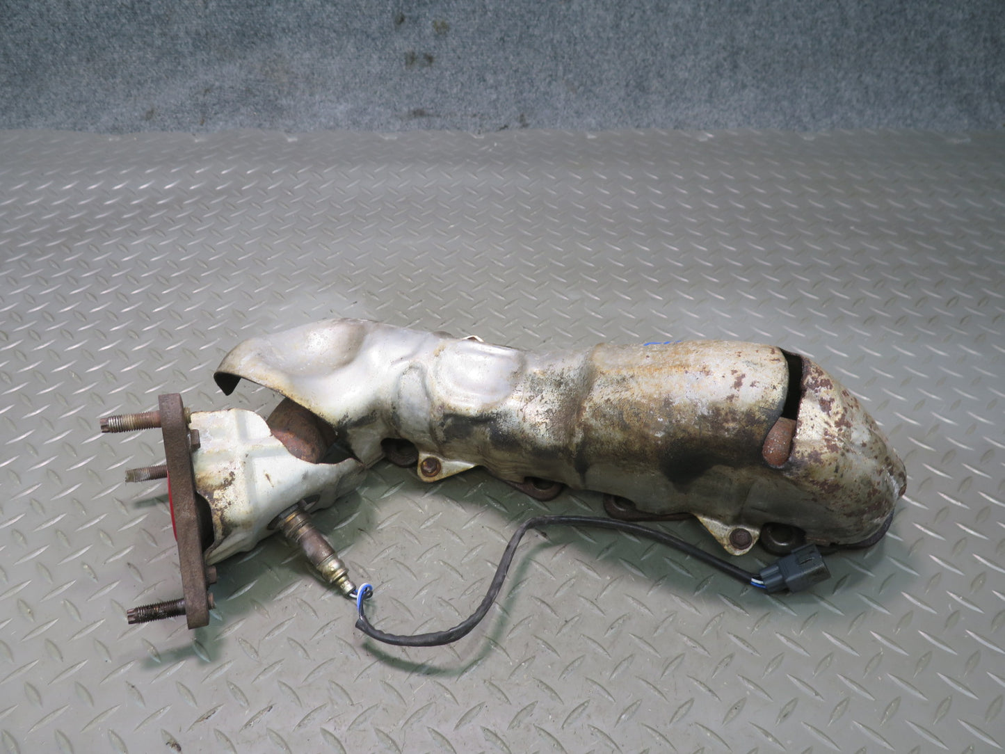 02-10 Lexus UZZ40L SC430 3UZ Right Exhaust Manifold w Heat Shield Assembly OEM