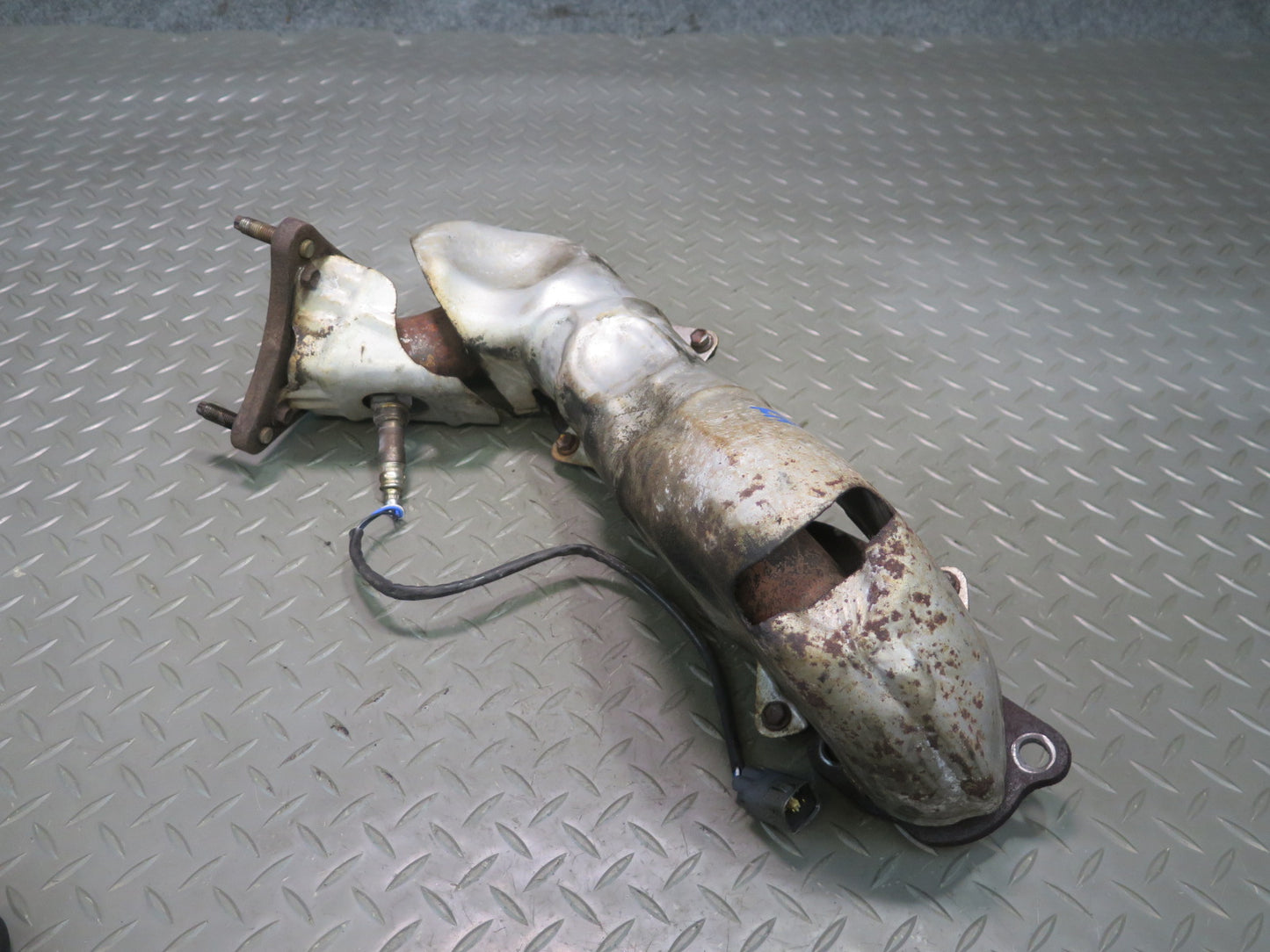 02-10 Lexus UZZ40L SC430 3UZ Right Exhaust Manifold w Heat Shield Assembly OEM