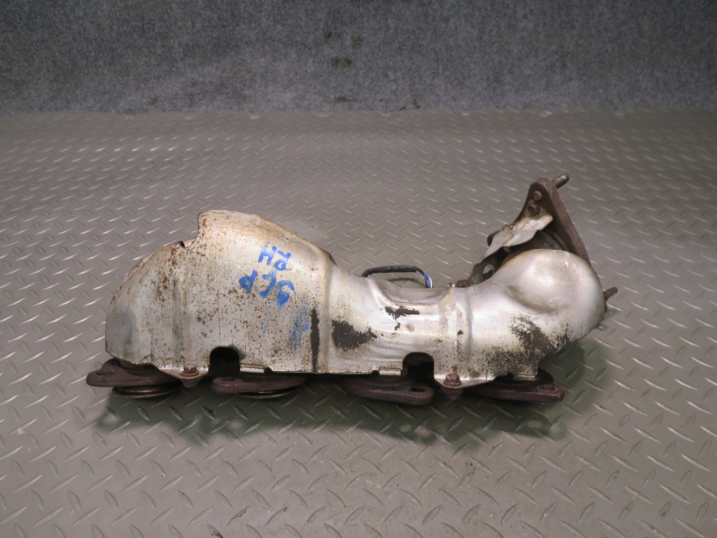 02-10 Lexus UZZ40L SC430 3UZ Right Exhaust Manifold w Heat Shield Assembly OEM