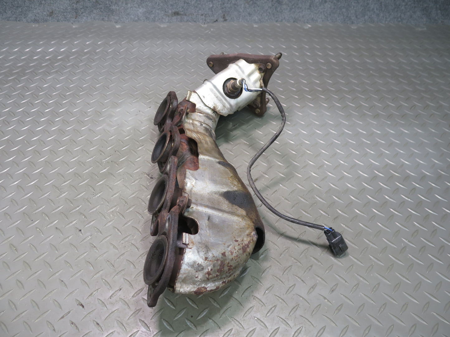 02-10 Lexus UZZ40L SC430 3UZ Right Exhaust Manifold w Heat Shield Assembly OEM