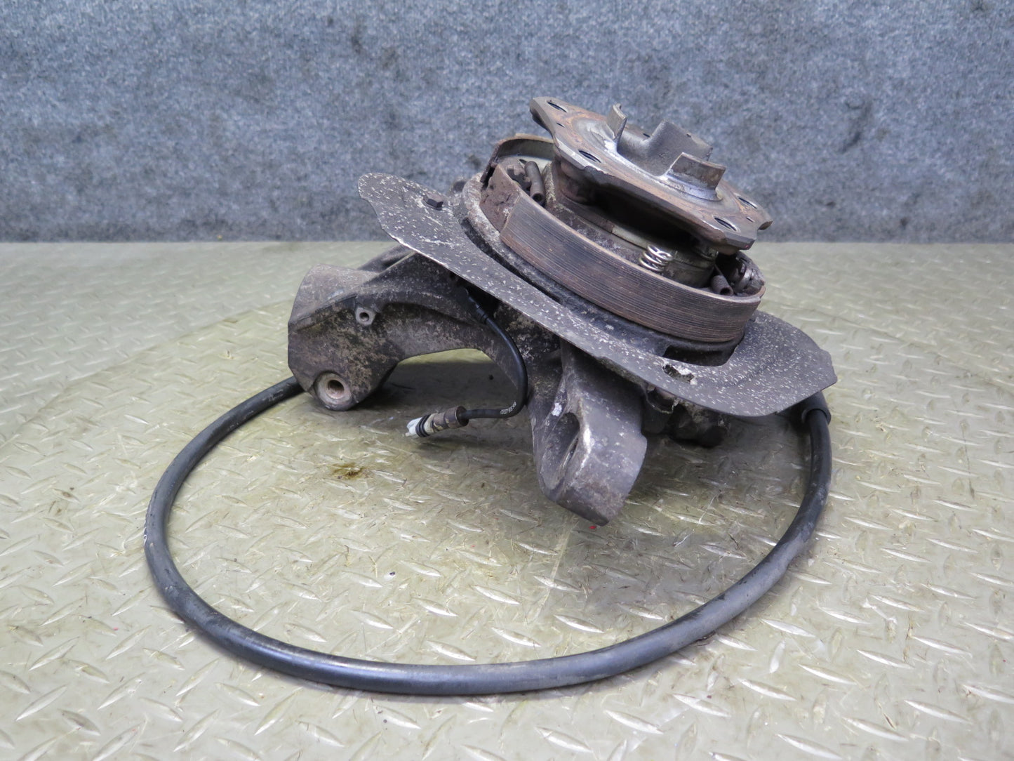 1997-2004 Porsche Boxster 986 Rear Right Spindle  Knuckle Wheel Hub Bearing