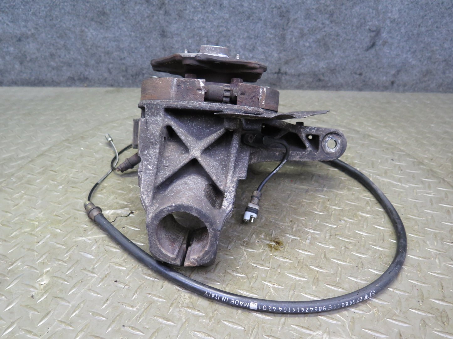 1997-2004 Porsche Boxster 986 Rear Right Spindle  Knuckle Wheel Hub Bearing