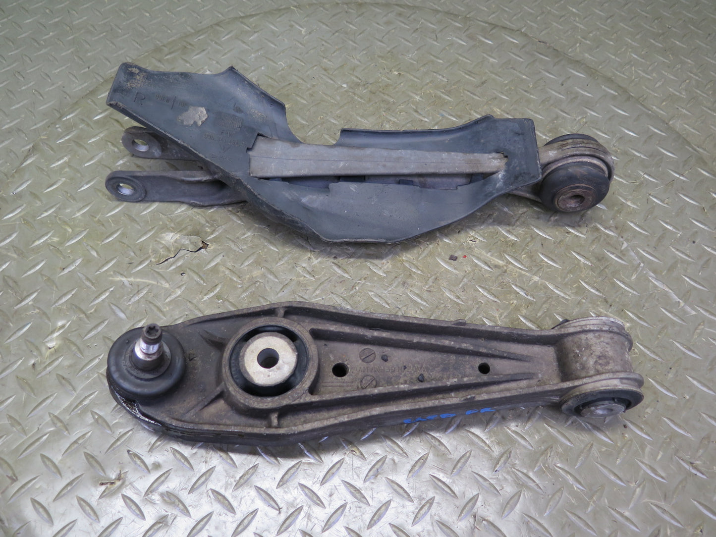 1997-2004 Porsche Boxster 986 Front Right Suspension Lower Control Arm Set