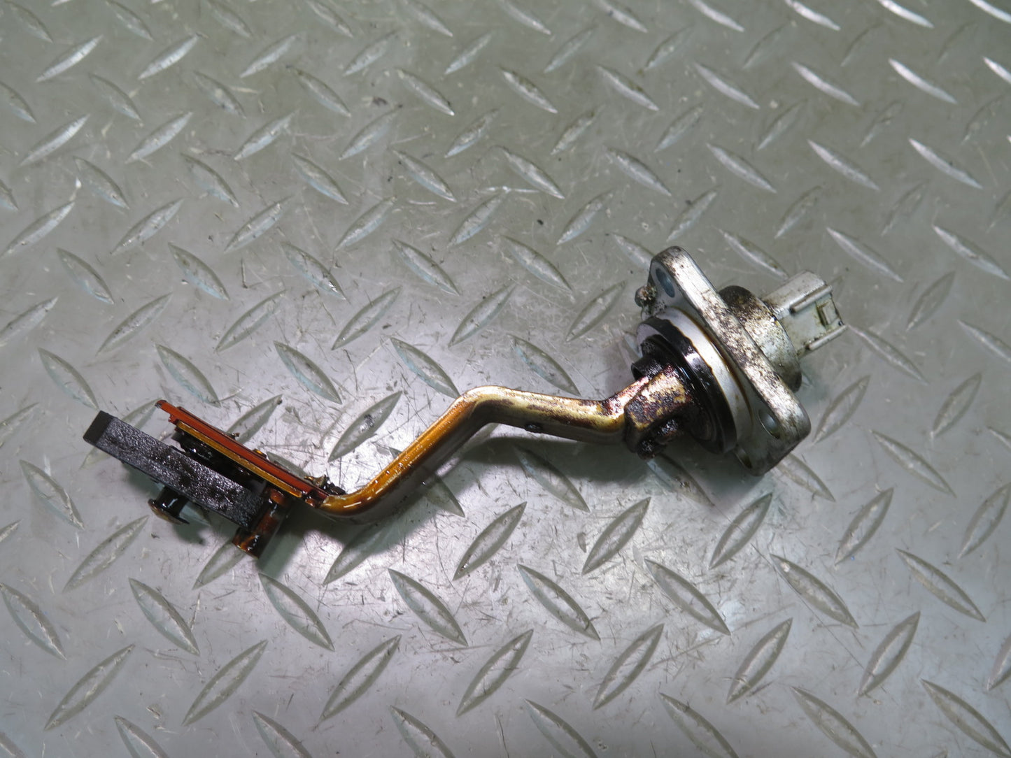 02-09 Lexus UZZ40L SC430 3UZFE Engine Oil Level Sensor OEM