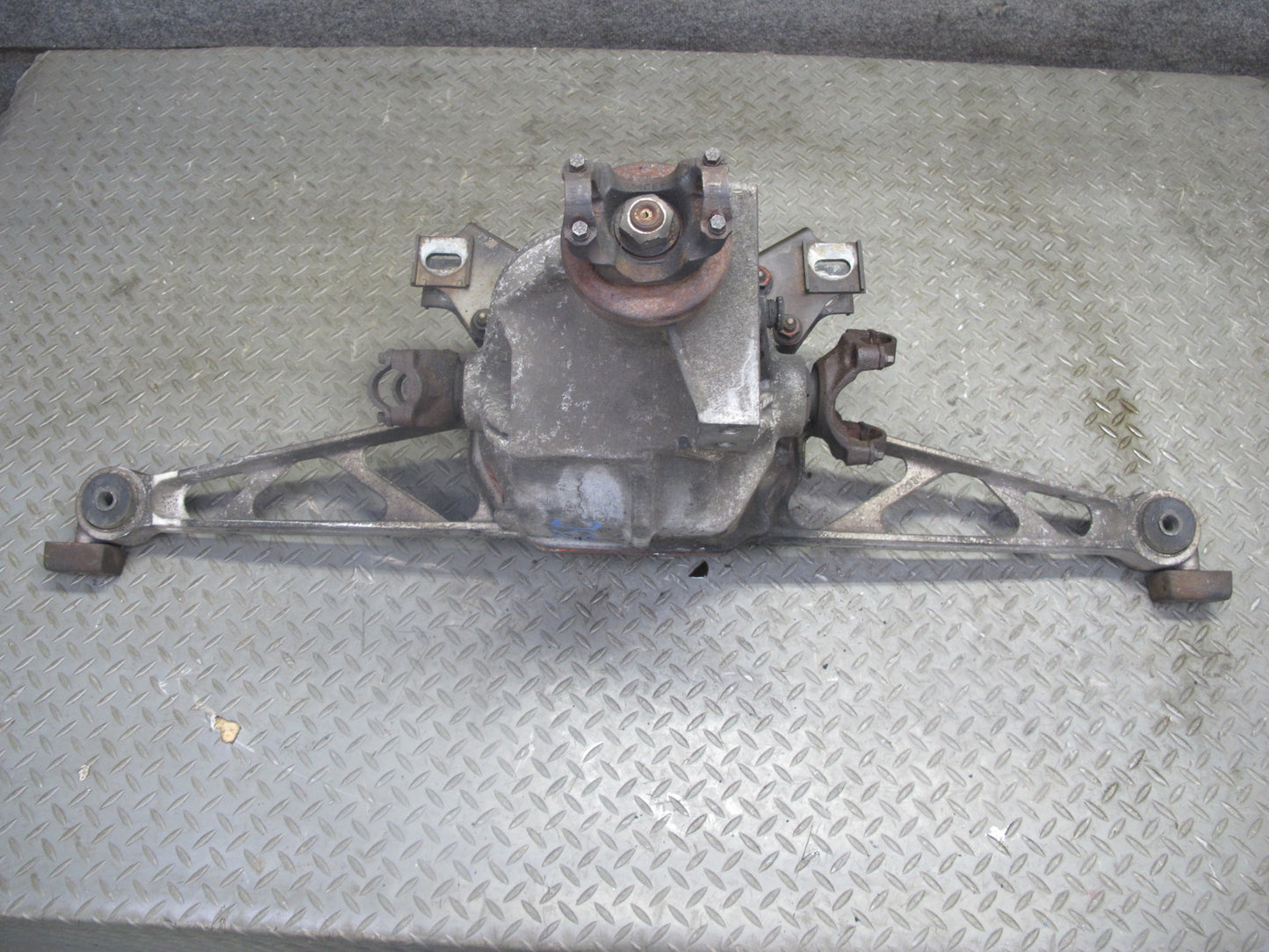 90-96 Chevrolet Corvette C4 A/T Rear Differential Carrier 2.59 Ratio OEM