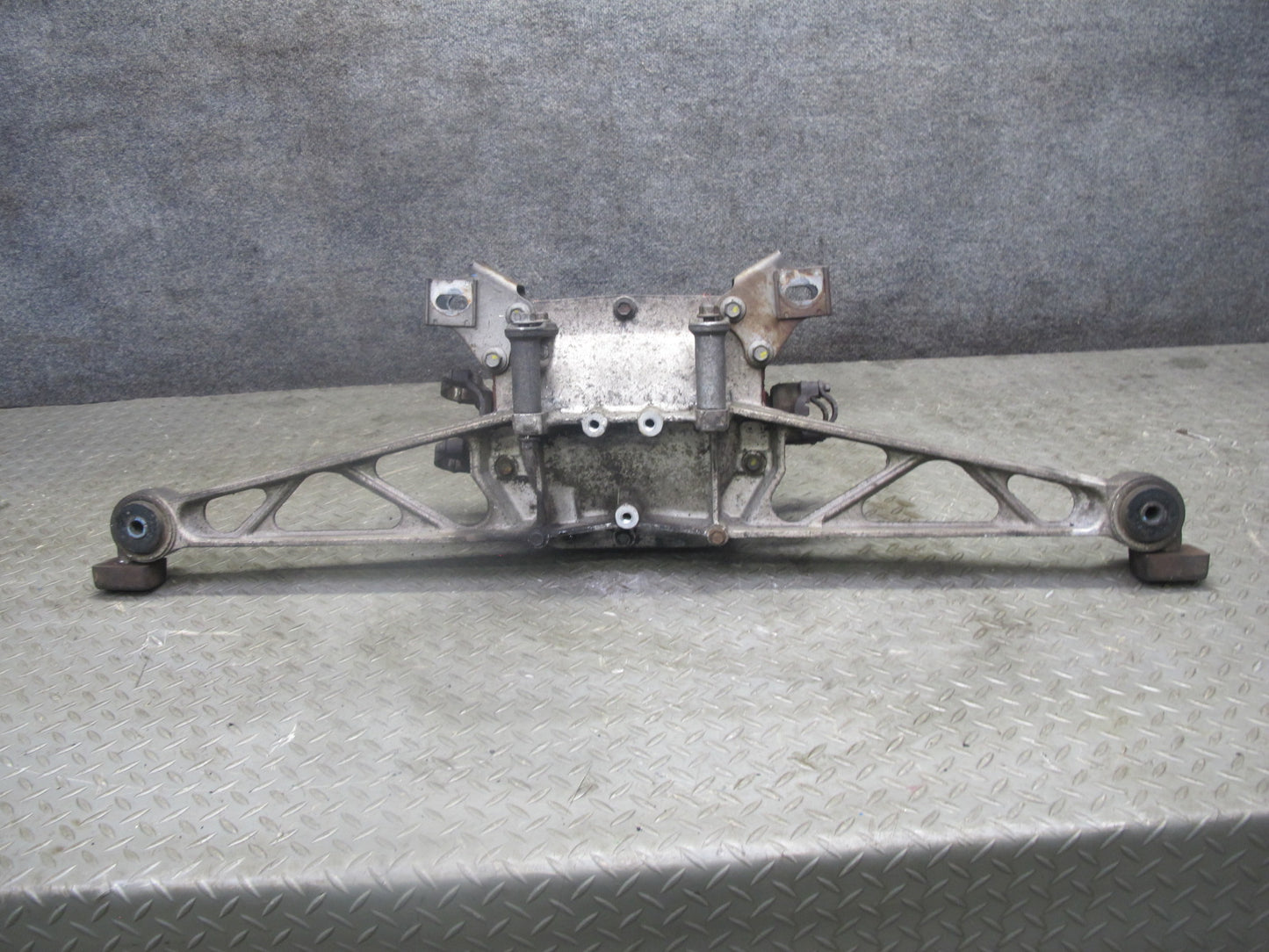90-96 Chevrolet Corvette C4 A/T Rear Differential Carrier 2.59 Ratio OEM