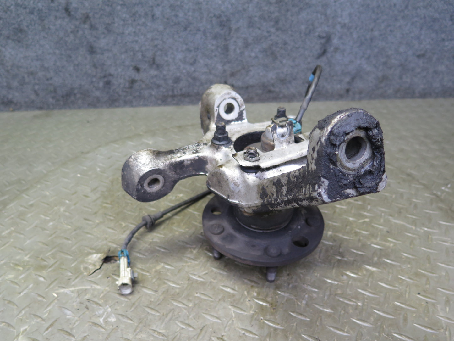91-96 Chevrolet Corvette C4 Front Left Spindle Knuckle Wheel Hub Bearing OEM