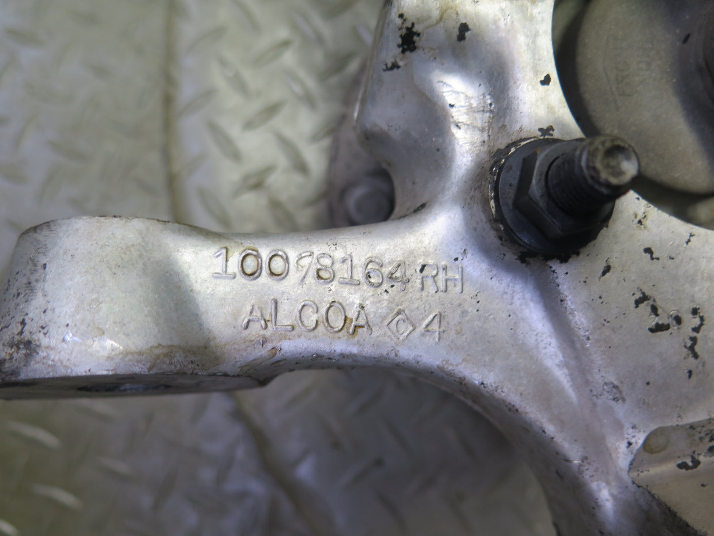 91-96 Chevrolet Corvette C4 Front Right Spindle Knuckle Wheel Hub Bearing OEM
