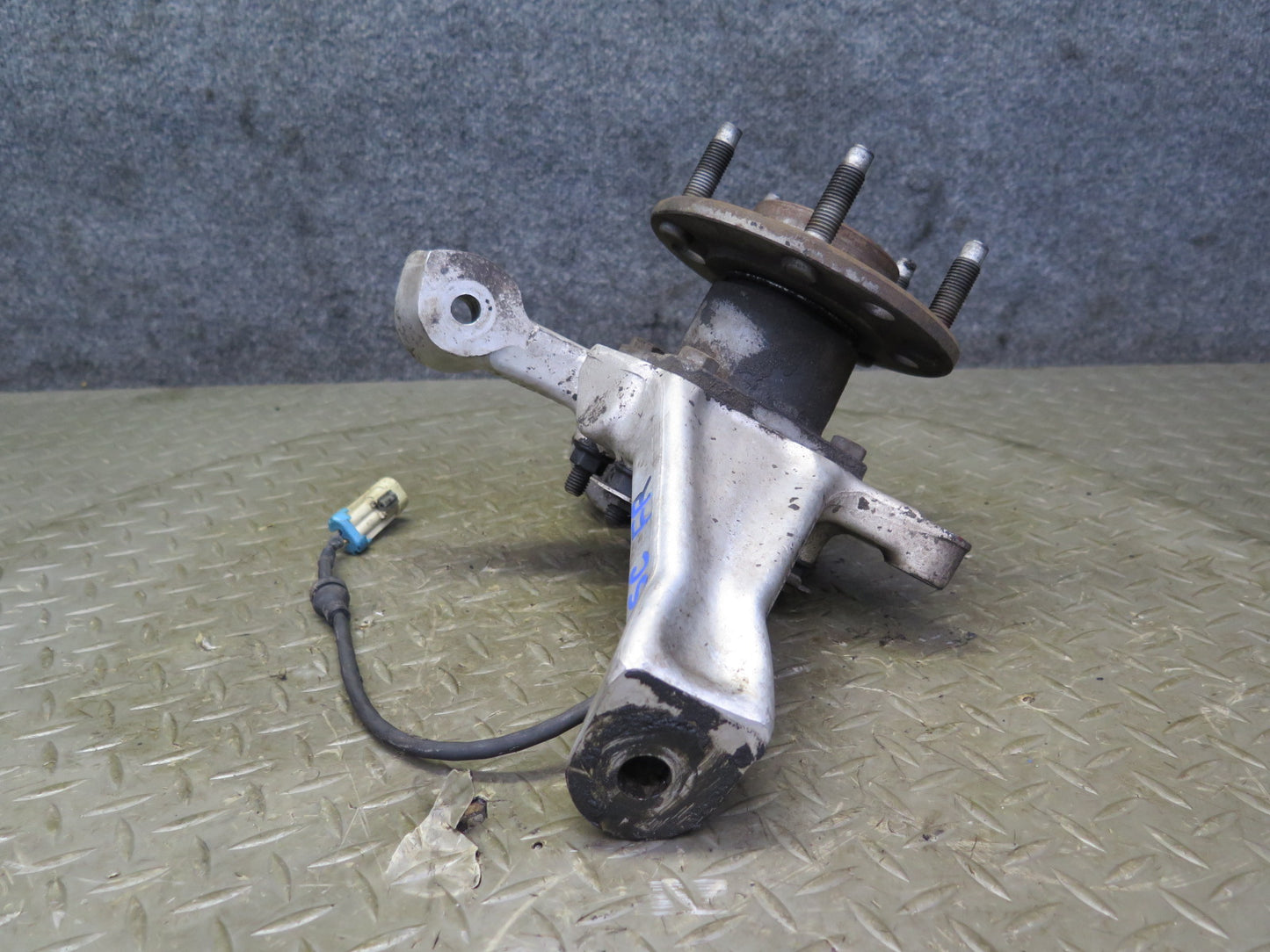 91-96 Chevrolet Corvette C4 Front Right Spindle Knuckle Wheel Hub Bearing OEM