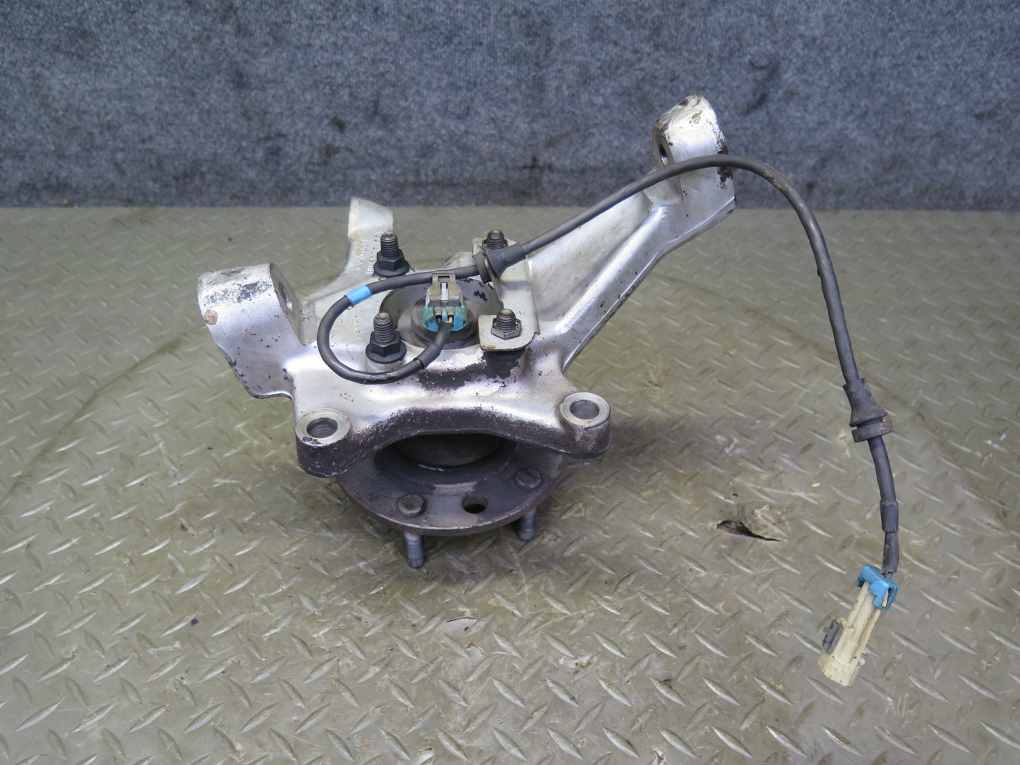 91-96 Chevrolet Corvette C4 Front Right Spindle Knuckle Wheel Hub Bearing OEM