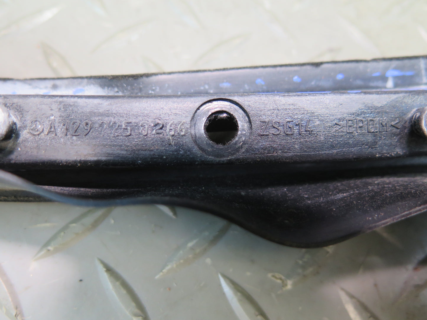 94-02 Mercedes R129 Sl-class Right Door Window Weatherstrip Rubber Seal Set