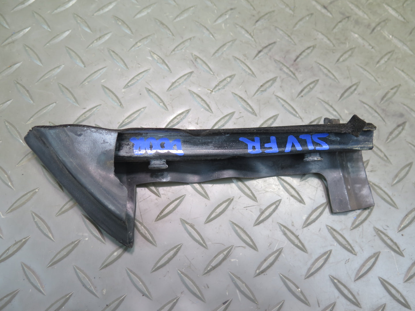 94-02 Mercedes R129 Sl-class Right Door Window Weatherstrip Rubber Seal Set