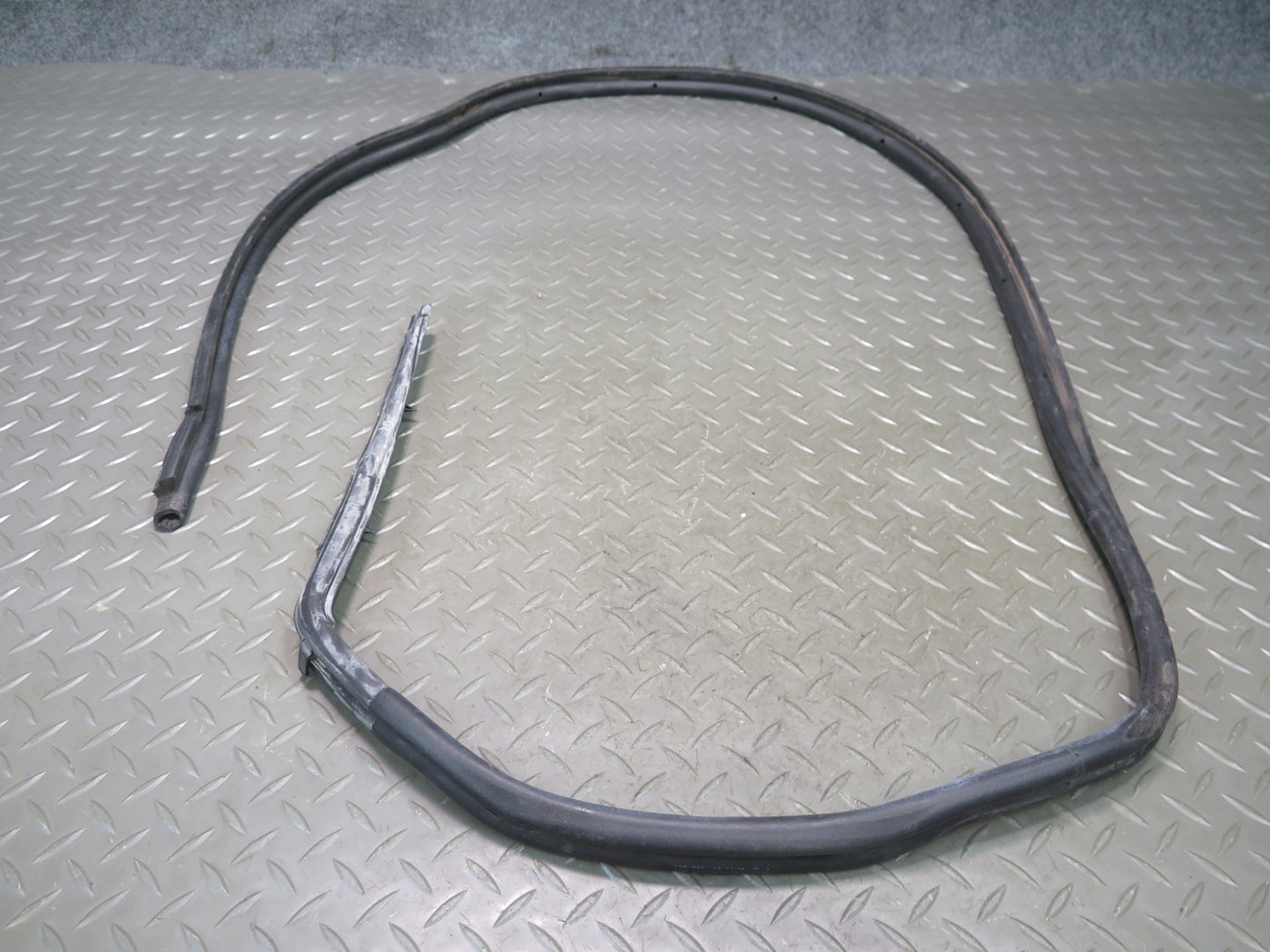 94-02 Mercedes R129 Sl-class Right Door Window Weatherstrip Rubber Seal Set