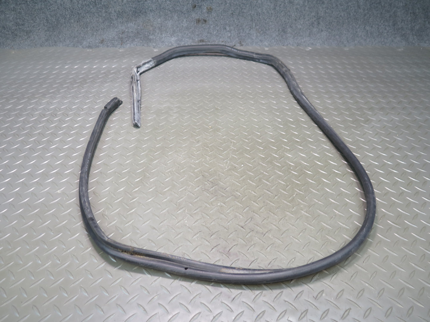 94-02 Mercedes R129 Sl-class Right Door Window Weatherstrip Rubber Seal Set