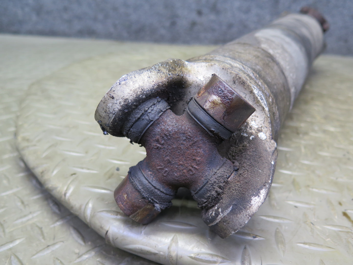 84-91 Chevrolet Corvette C4 A/T Rear Left or Right Half Axle Shaft 10154277 OEM
