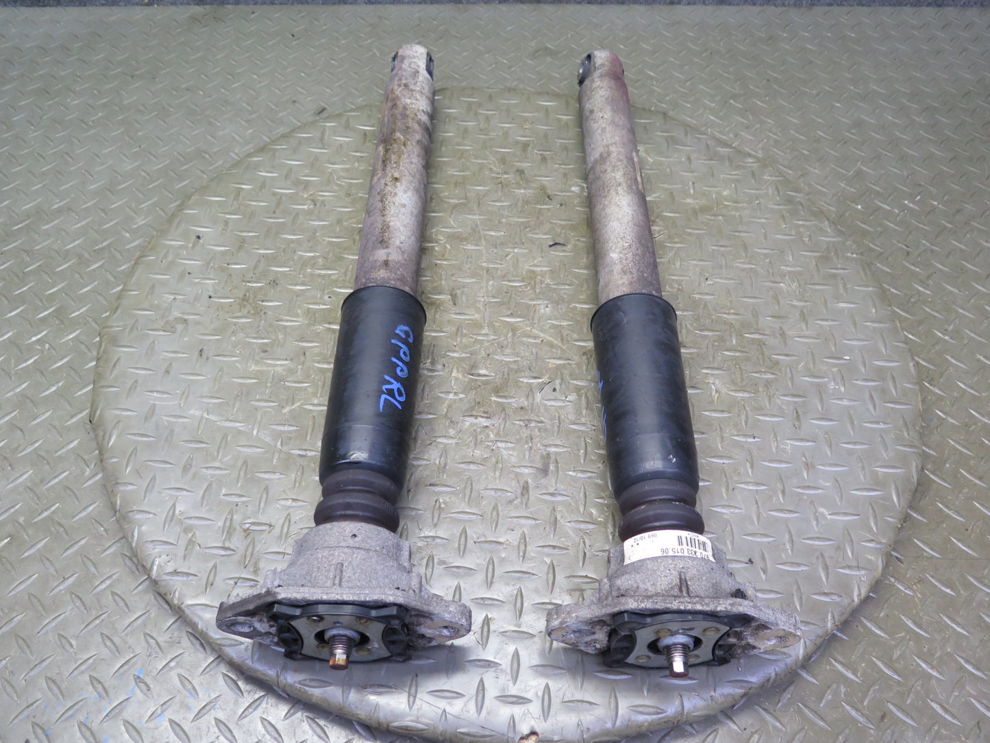 2010-2016 Porsche Panamera 970 RWD Rear Right Left Side Shock Strut Absorber Set