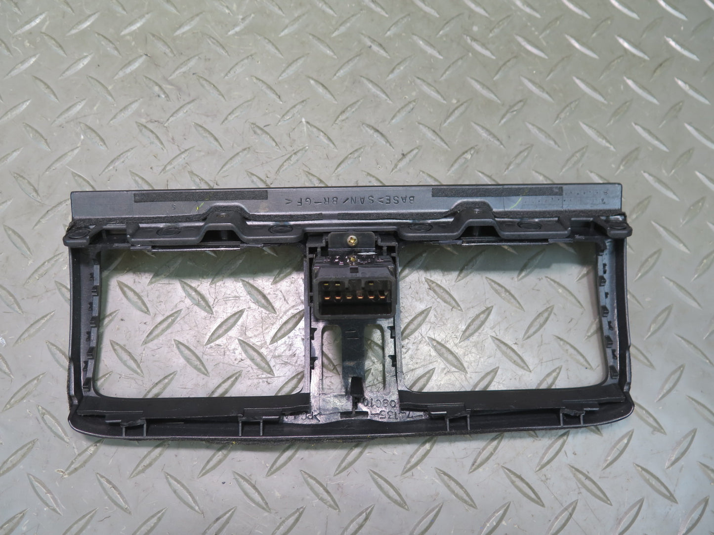 98-00 Lexus UCF20L LS400 Dash Center Air Vent Trim w Hazard Switch OEM