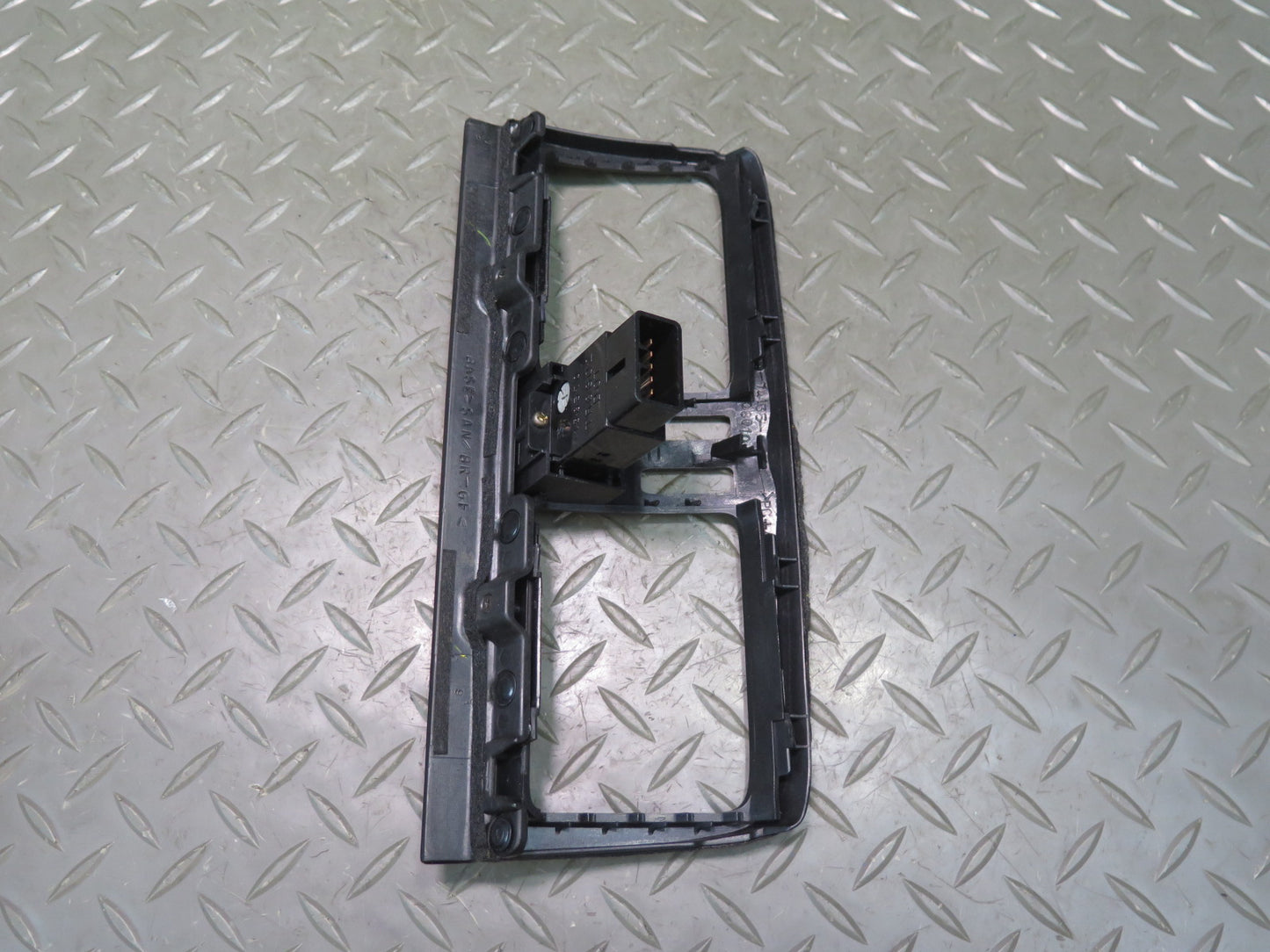 98-00 Lexus UCF20L LS400 Dash Center Air Vent Trim w Hazard Switch OEM
