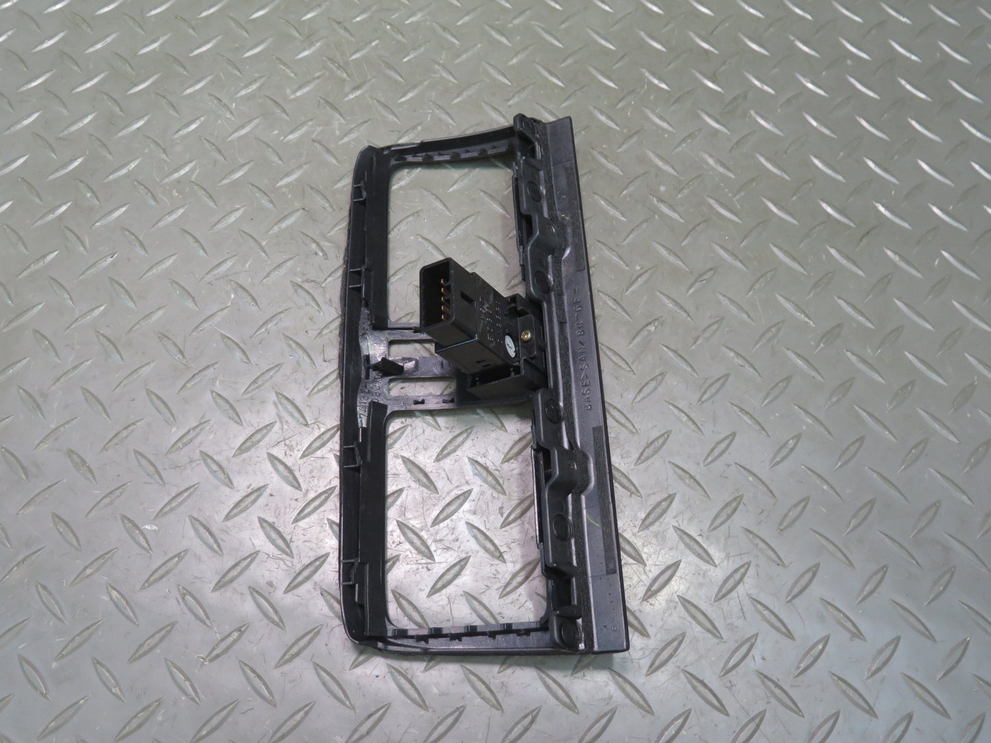 98-00 Lexus UCF20L LS400 Dash Center Air Vent Trim w Hazard Switch OEM