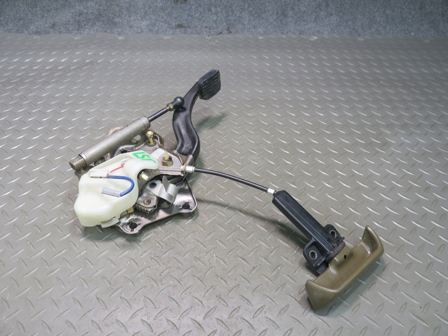 98-00 Lexus LS400 Emergency Parking Brake Pedal w Release Handle Set OEM