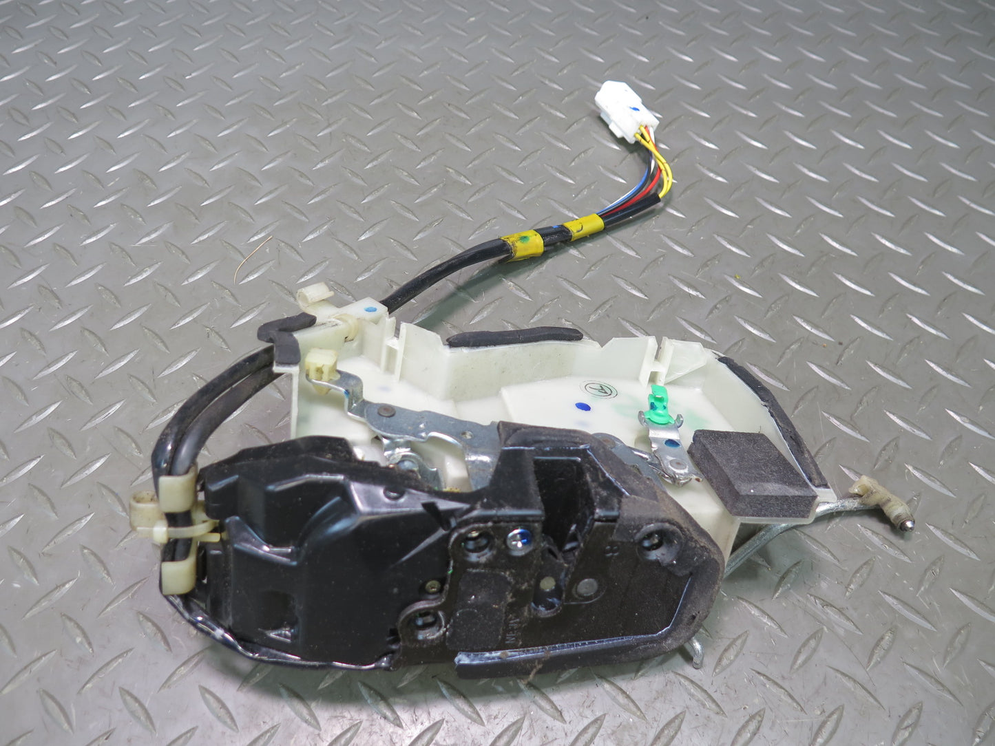 98-00 Lexus UCF20L LS400 Front Right Passenger Door Lock Latch Actuator OEM