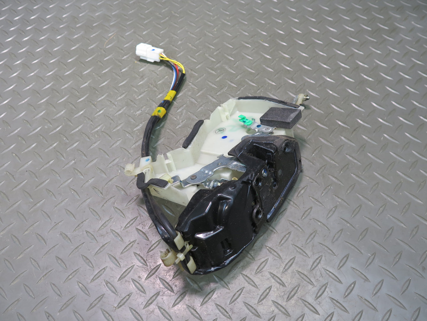 98-00 Lexus UCF20L LS400 Front Right Passenger Door Lock Latch Actuator OEM