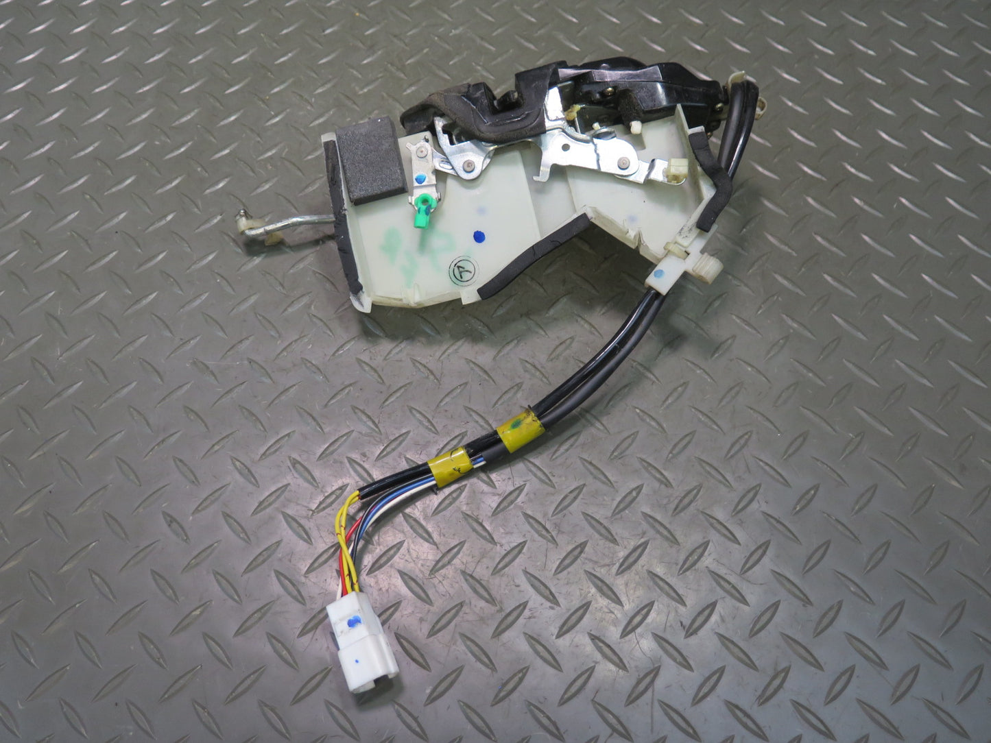 98-00 Lexus UCF20L LS400 Front Right Passenger Door Lock Latch Actuator OEM