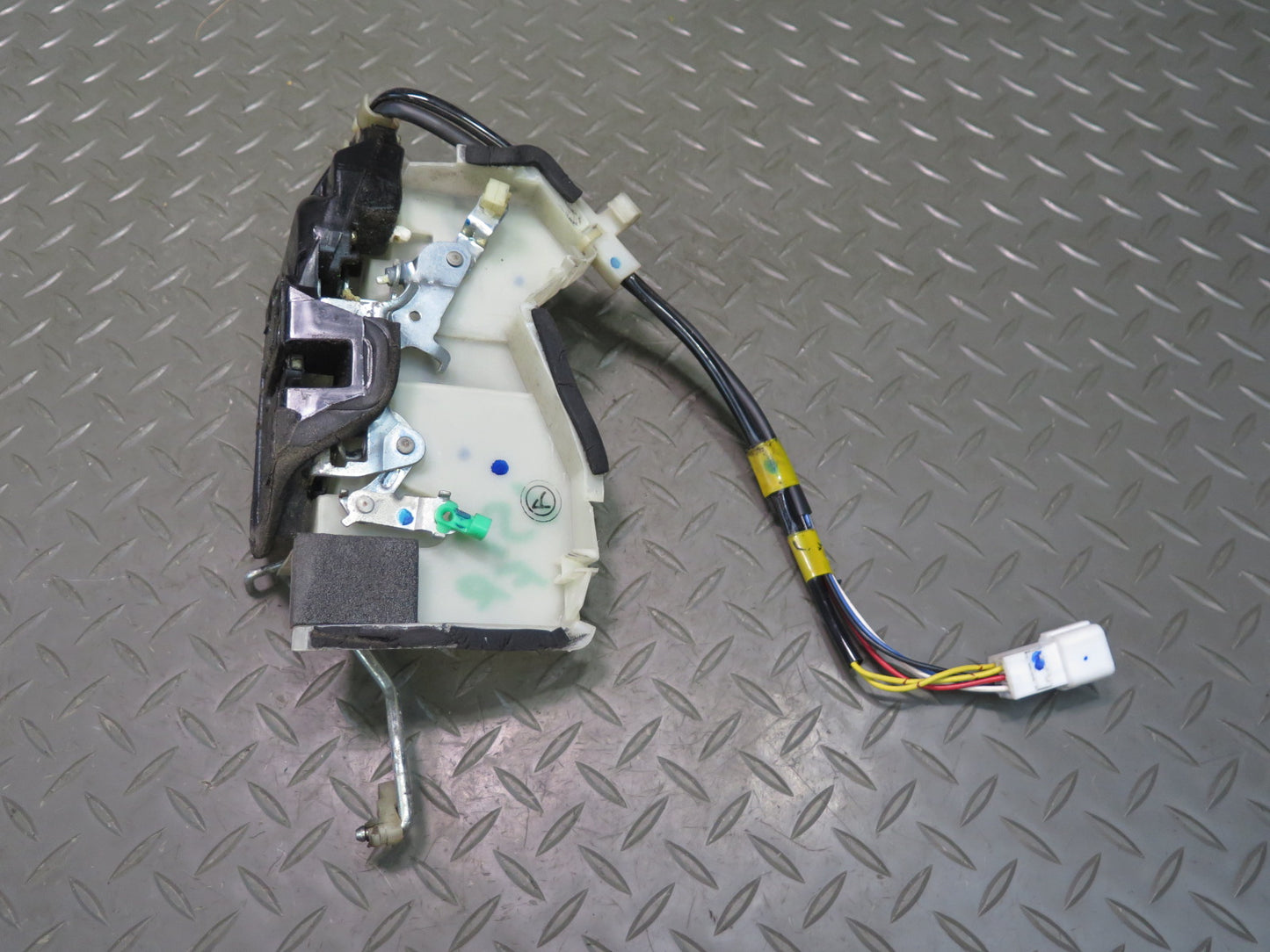 98-00 Lexus UCF20L LS400 Front Right Passenger Door Lock Latch Actuator OEM
