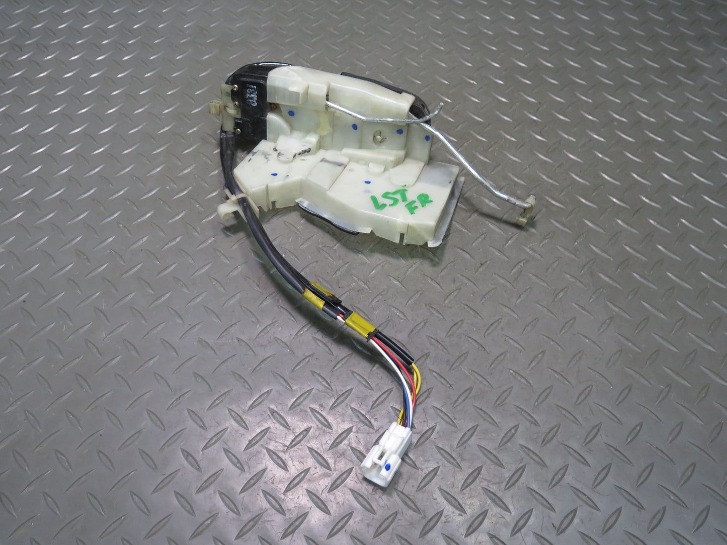 98-00 Lexus UCF20L LS400 Front Right Passenger Door Lock Latch Actuator OEM