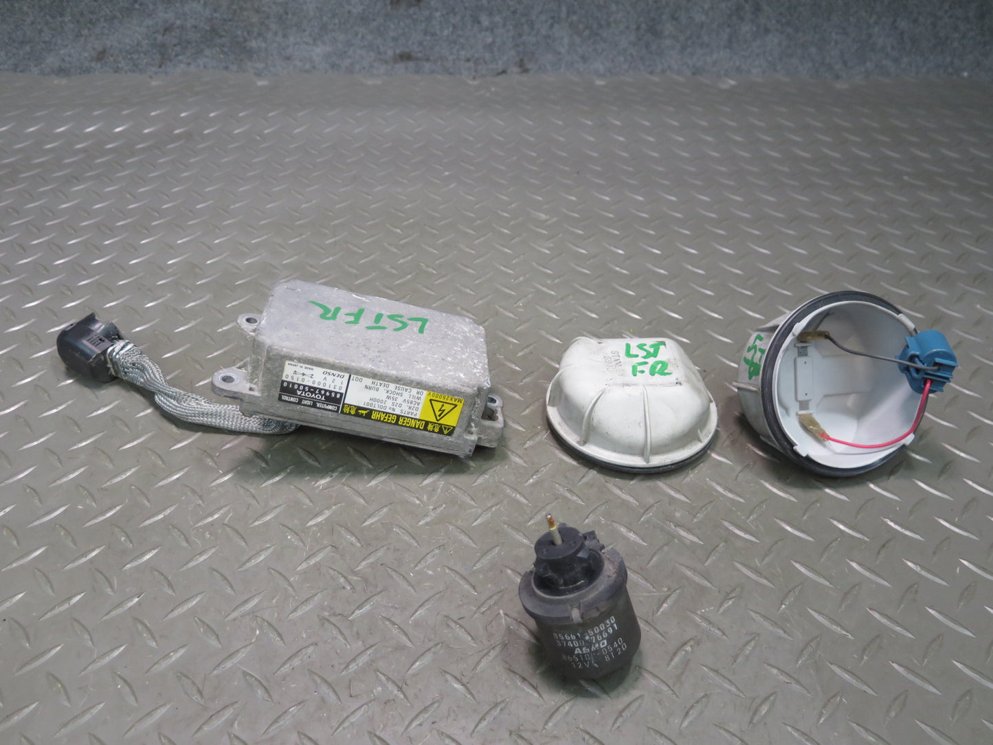 98-00 Lexus LS400 Right Xenon Headlight Module w Adjuster & Bulb Cover Set OEM