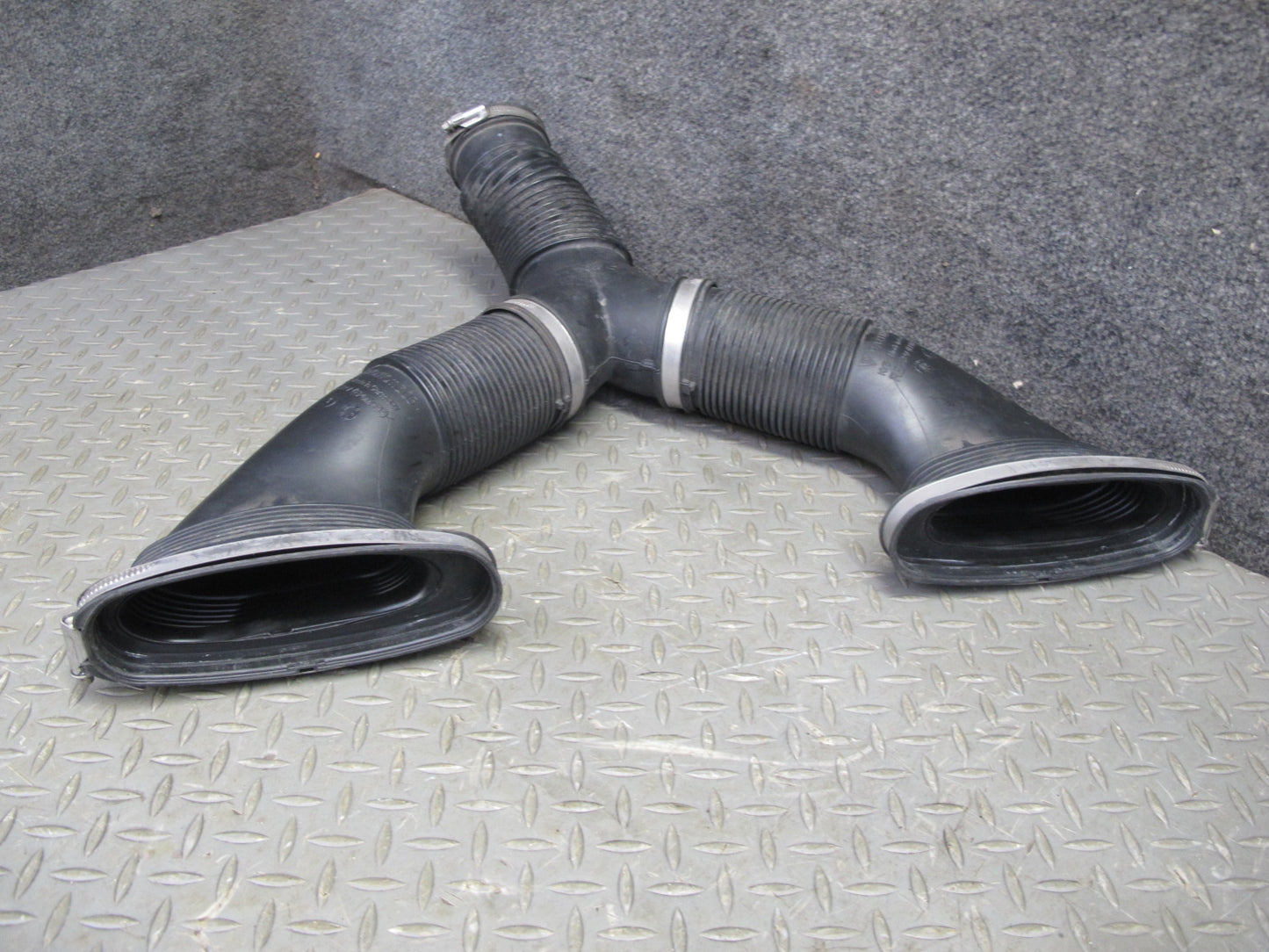 2011-2016 Porsche Panamera 970 3.6L Engine Air Intake Y Pipe Duct Hose Tube