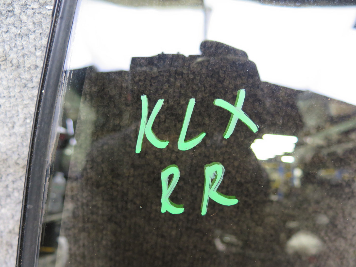 2003-2007 Lexus UZJ100L LX470 Rear Right Door Vent Fixed Glass Window