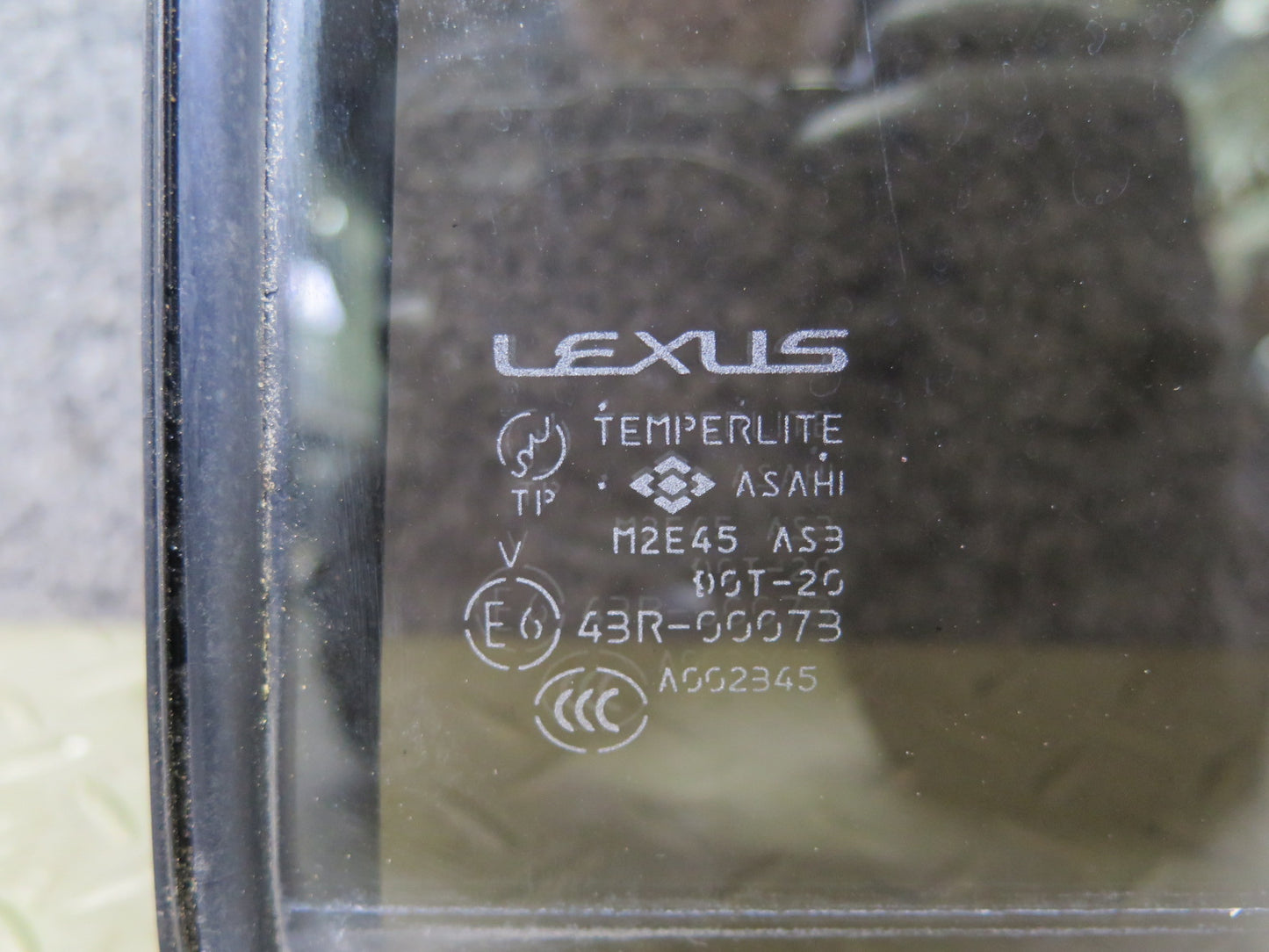 2003-2007 Lexus UZJ100L LX470 Rear Right Door Vent Fixed Glass Window