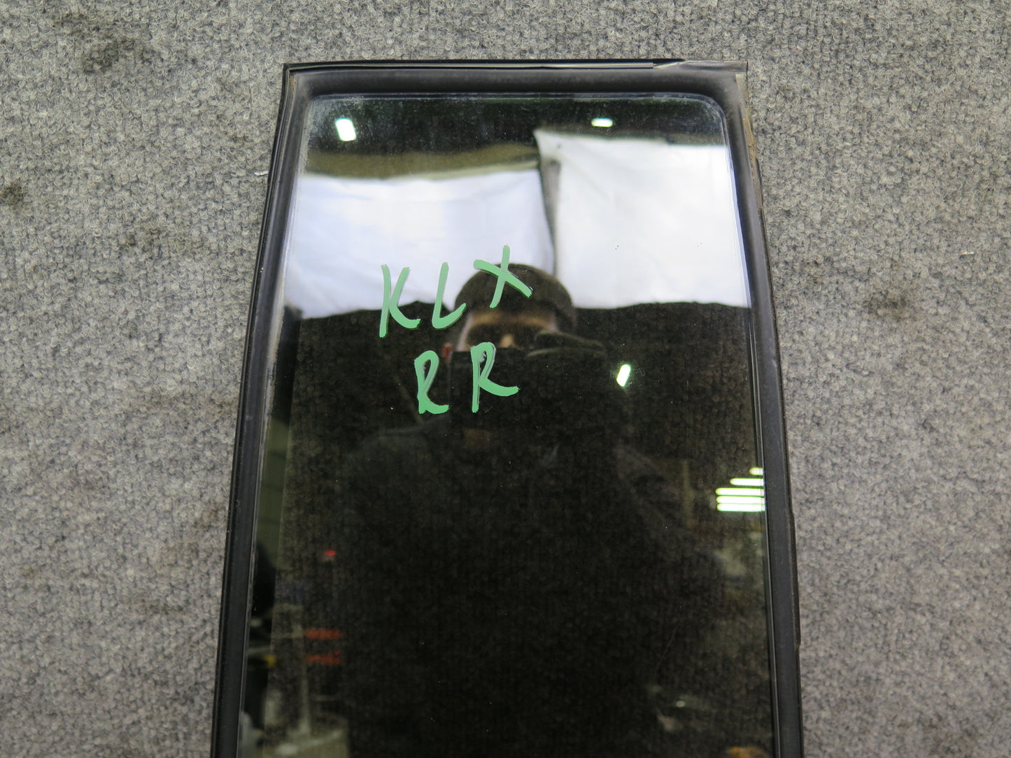 2003-2007 Lexus UZJ100L LX470 Rear Right Door Vent Fixed Glass Window