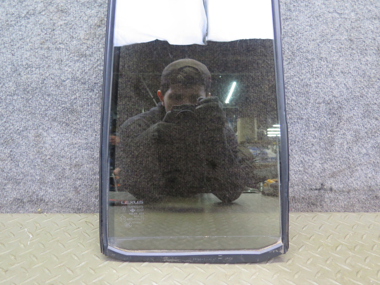 2003-2007 Lexus UZJ100L LX470 Rear Right Door Vent Fixed Glass Window