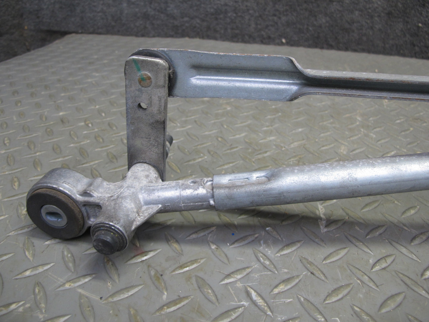 2010-2016 Porsche Panamera 970 Front Windshield Wiper Transmission Linkage Motor